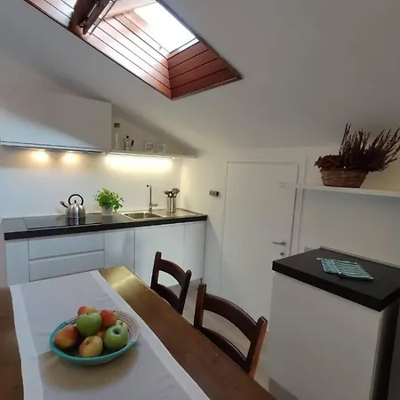 Apartment Como, Accogliente Mansarda Nel Verde Le Balze *
